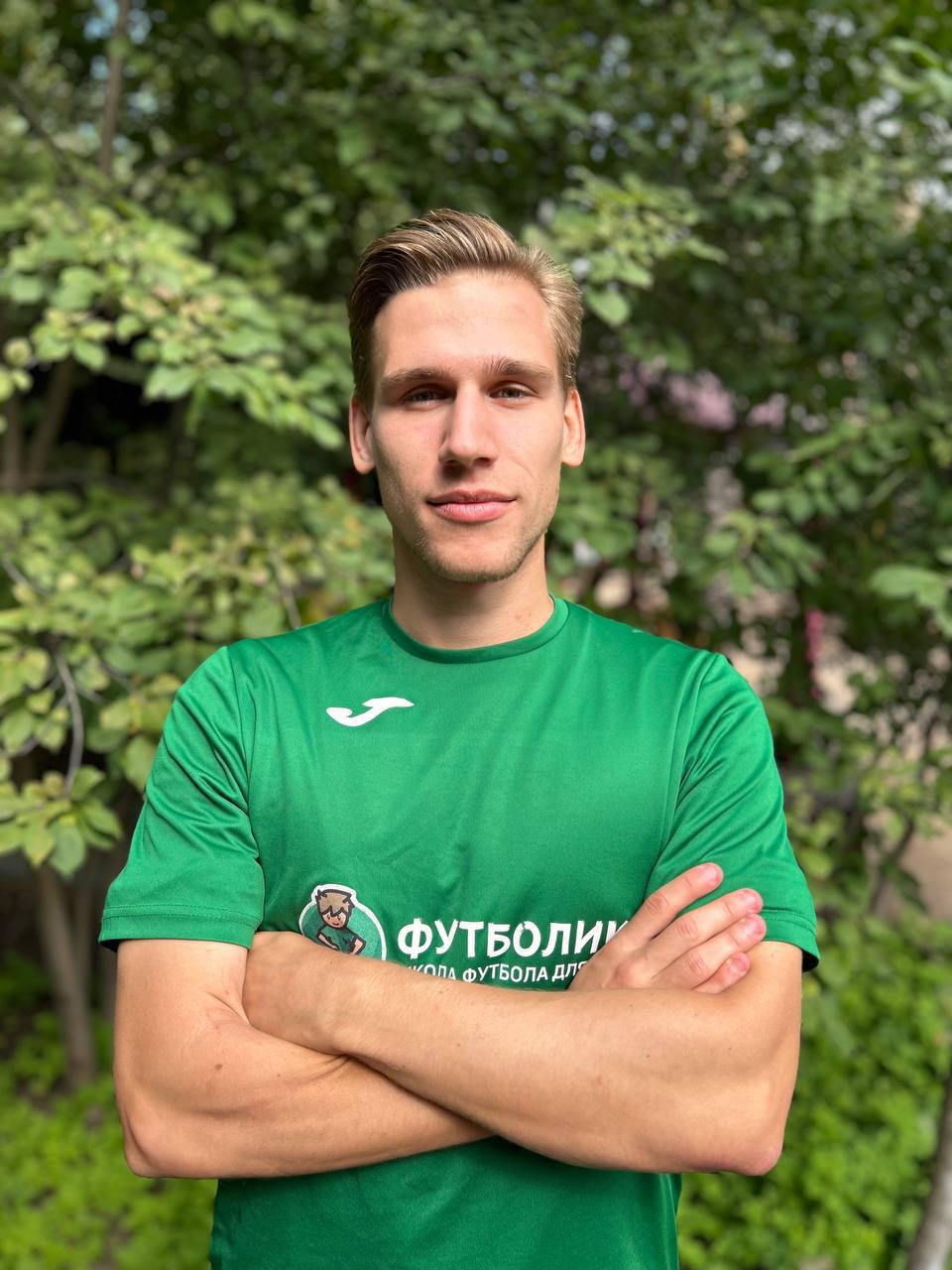 тренер футболики Бацов Артем
