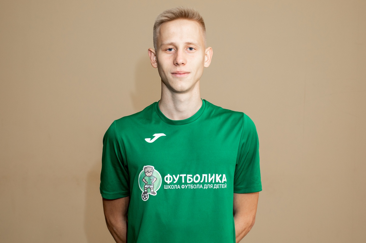 тренер футболики Давыденко Александр