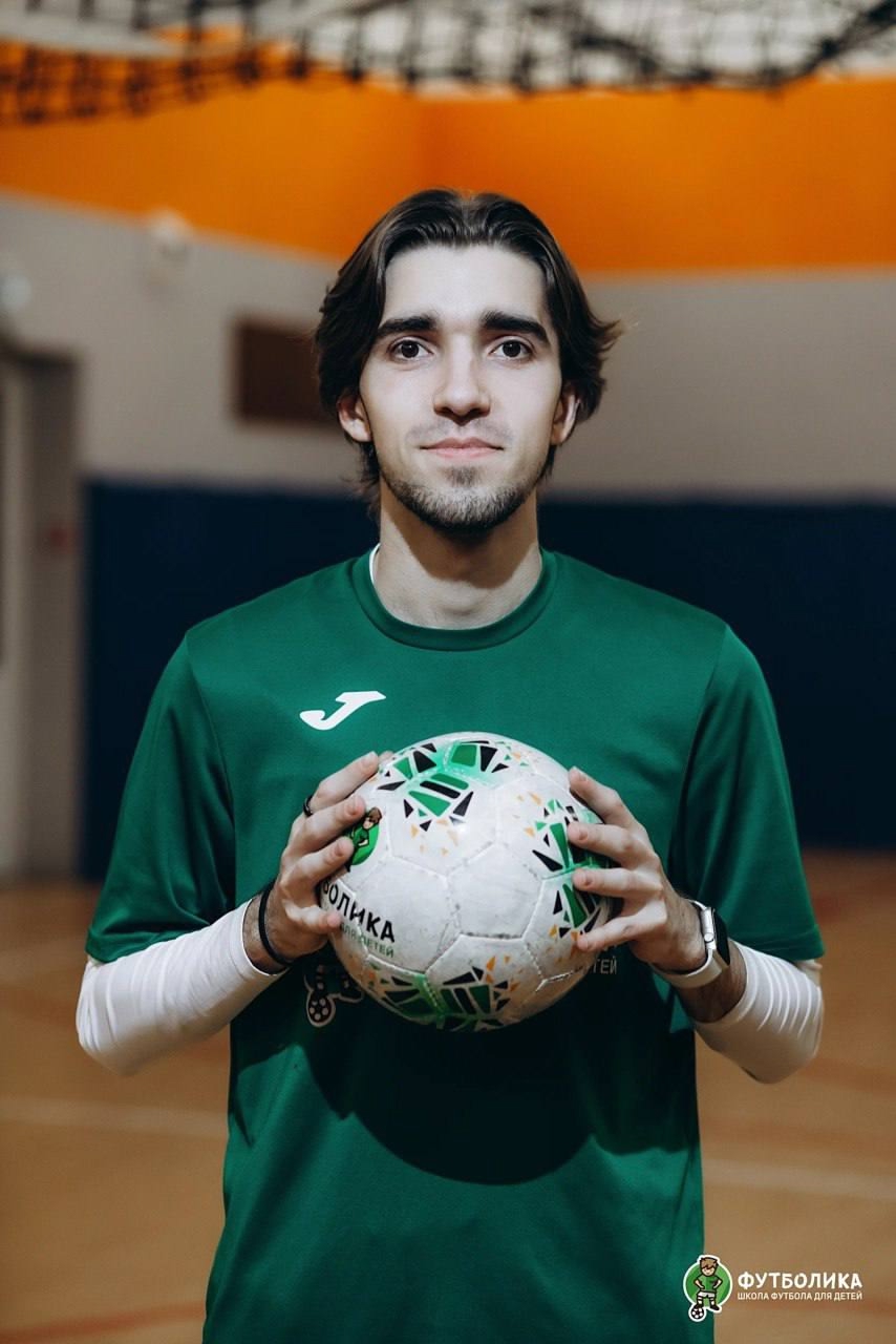 тренер футболики Петухов Артём